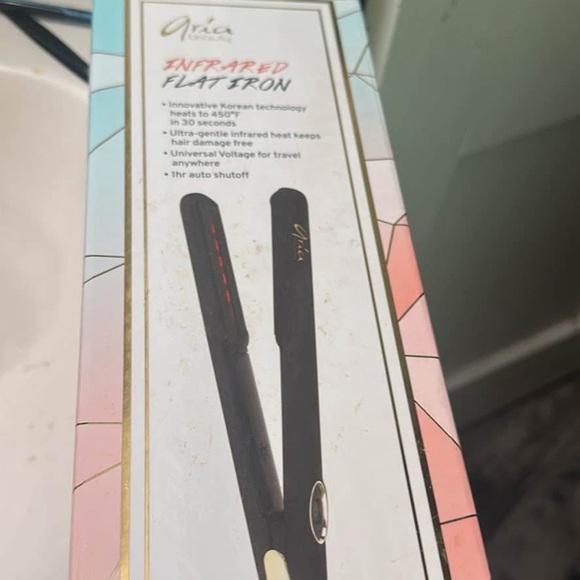 Aria Black and Gold Hair Tool - Picture 2 of 4